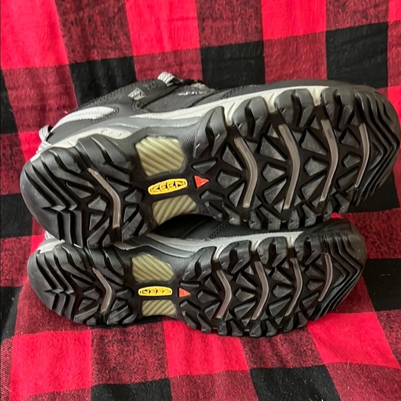 Keen Black and Gray Athletic Shoes with Mesh Fabric and Rubber Sole - Picture 2 of 6